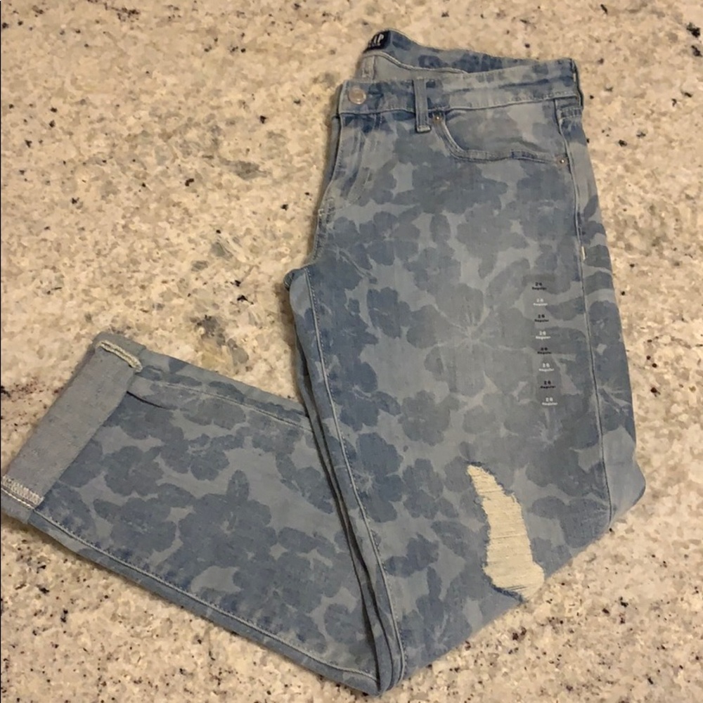 GAP denim Jeans Crop w/ rolled cuff size 26